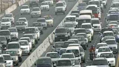 شلل مروري أعلى الدائري في اتجاه التجمع الخامس لسقوط حمولة أخشاب