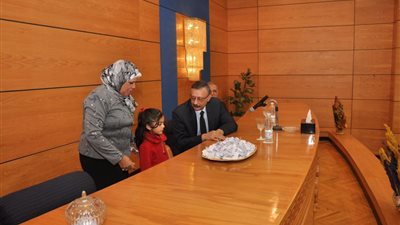 العمرة لـ10 من العاملين بموانئ بورسعيد  وقبطى يحصل على المصاريف