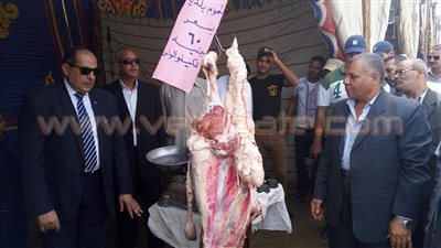 بالصور.. محافظ سوهاج يتفقد معرض «أهلًا رمضان» بمدينة جهينة