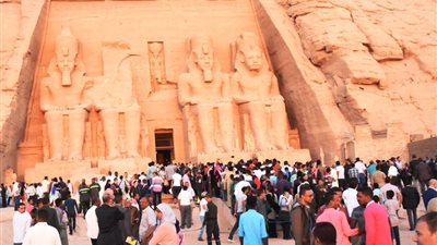 هيئة تنشيط السياحة تعتذر عن عدم دعم احتفالات تعامد الشمس على رمسيس بـ«أبو سمبل».. عدم إعداد خطة تسويقية للحدث.. العاملون بالقطاع يطالبون بتحويل الظاهرة لحدث عالمي وإسنادها لشركة دعاية