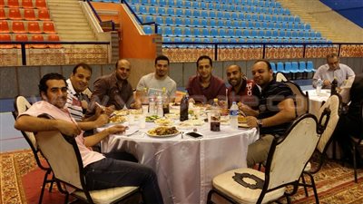 بالصور.. رئيس جامعة الزقازيق على مائدة إفطار التربية الرياضية