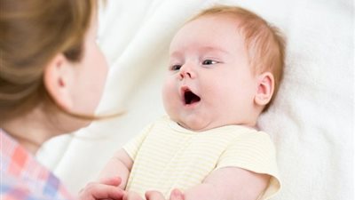 4 مراحل لتعليم طفلك الكلام