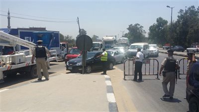 بالصور.. «المرور» تجري تحويلة بسبب هبوط كوبرى الشموت في القليوبية