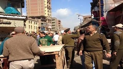 حملة على شوارع وميادين لضبط المخالفين في قنا