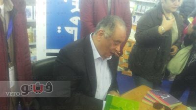 بالصور.. يوسف زيدان يوقع «نور» في معرض الكتاب
