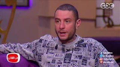 بالفيديو.. منى الشاذلي مداعبة أحمد الفيشاوي: «هو أنت لاقي تاكل»