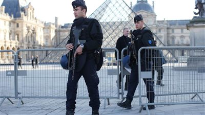 الإمارات تدين هجوم اللوفر في باريس