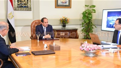 السيسي يكلف الحكومة بمجتمعات عمرانية توفر حياة كريمة للمواطنين