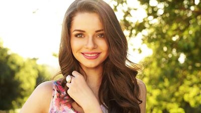 طرق طبيعية لترطيب الشعر وحمايته من «جفاف الصيف»