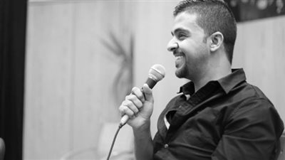 اليوم.. الشاعر عمرو حسن يحيي حفلا بالجامعة البريطانية