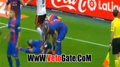 بالفيديو.. إصابة نيمار بـ«زجاجة» من جماهير فالنسيا عقب المباراة