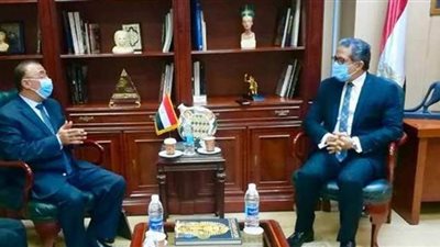 السياحة والآثار تدرس زيادة الطاقة الفندقية بالإسكندرية وتطوير ميادينها