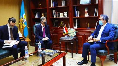 السفير البريطاني بالقاهرة:  لا توجد أي قيود أو موانع على السفر إلى مصر