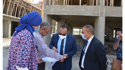 نائب محافظ المنيا يراجع تراخيص البناء بمنطقة شلبي