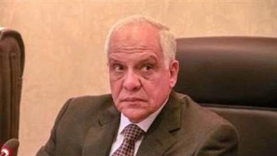 إيقاف مشرف وسائق نظافة عن العمل لإلقائهما مخلفات بترعة المريوطية بالجيزة