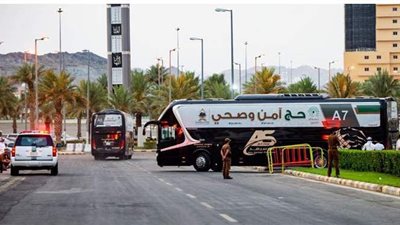 ضيوف الرحمن يغادرون العزل المؤسسي ويتجهون إلى ميقات السيل لبدء مناسك الحج | صور