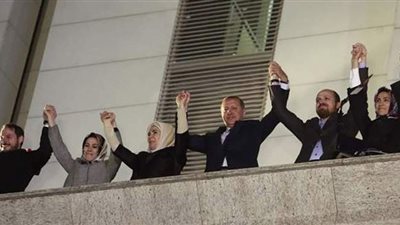 حفيد أردوغان ينتصر على الشعب .. البرلمان التركي يقر قانون  الرقابة على مواقع التواصل