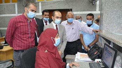 نائب محافظ سوهاج يتفقد المراكز التكنولوجية لخدمة المواطنين