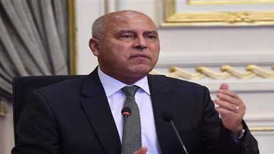 وزير النقل يعلن دخول 38 قطارا جديدا مطورا الخدمة بدءا من غد الخميس