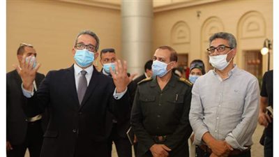 وزير السياحة والآثار يتفقد اللمسات النهائية لأعمال متحف المركبات الملكية