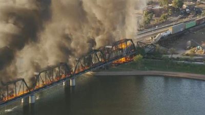 خروج قطار شحن في ولاية أريزونا الأمريكية عن مساره| فيديو وصور