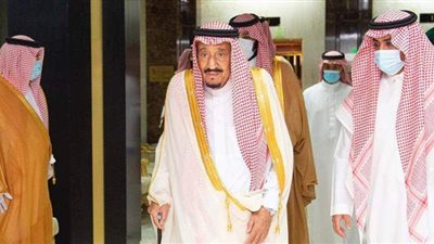 أول صور للملك سلمان بعد خروجه من المستشفى