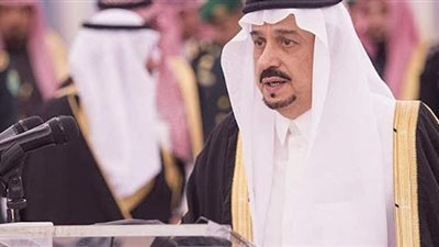 أمير الرياض يهني الملك سلمان بعيد الأضحي وخروجه من المستشفي