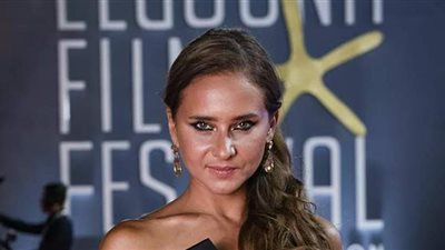 نيللي كريم عن القبلات والمشاهد الساخنة بالسينما: أنا لما بحب حد بحضنه