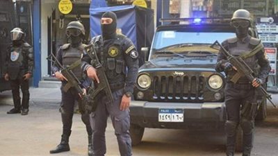 دوريات الشرطة تجوب الشوارع لتأمين احتفالات عيد الأضحى