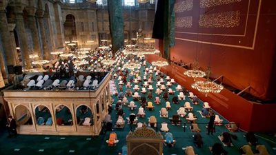 بعد 86 عامًا.. أول صلاة عيد للأتراك  في مسجد أيا صوفيا | فيديو وصور