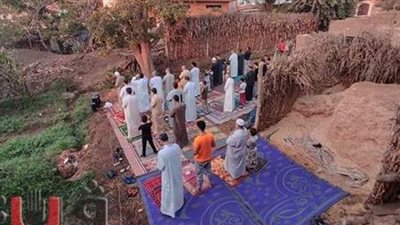أهالى قرية بالمنوفية يؤدون صلاة عيد الأضحى أمام المنازل