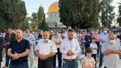 رغم استفزازات المستوطنين.. 27 ألفاً يؤدون صلاة عيد الأضحى بالمسجد الأقصى | صور