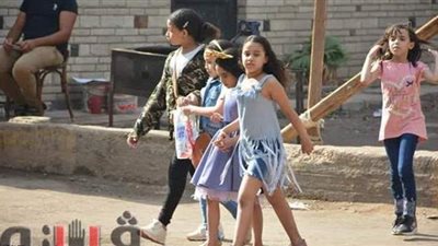 فرحة الأطفال بالملابس الجديدة وذبح الأضاحي في أول أيام العيد | صور