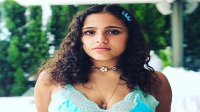 رسالة زينة عاشور لابنة عمرو دياب بعد الجامعة