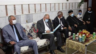 الداودي يشارك ايتام الكنيسة الارثوذكسية فرحة العيد بقنا | صور