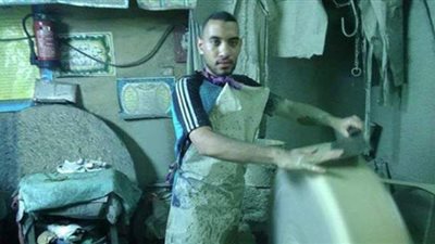 مهنة سن السكاكين تنتعش مع حلول عيد الأضحي بالأقصر