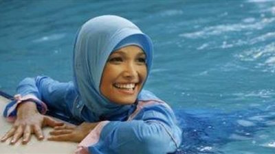 السياحة تنصف المحجبات في النزول لحمامات السباحة بالمايوه الشرعي والبوركيني