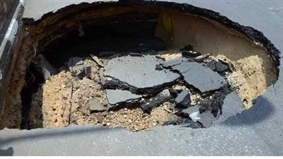 هبوط أرضي مفاجئ بشارع المجذوب غرب أسيوط