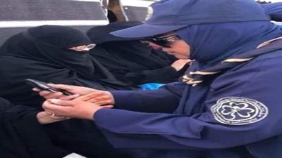 شادية غزالي.. من حارسة أحذية إلى واحدة من المطوفات الرائدات