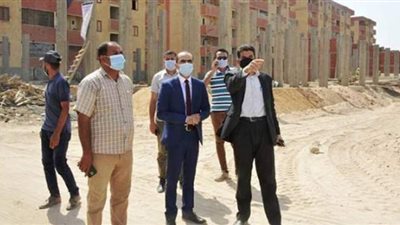 نائب محافظ سوهاج يتفقد أعمال إنشاء سوق الحضرى ومحطة مياه جهينة