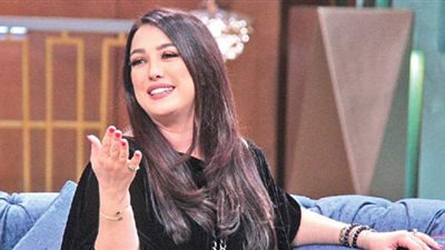 كندة علوش تعيِّد على جمهورها بثلاث لهجات مختلفة | فيديو