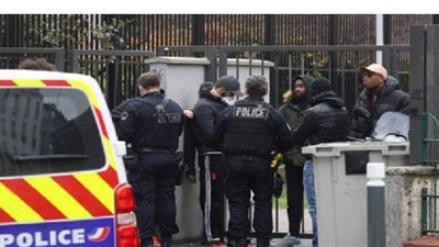 سيارة تصدم حشدا في فرنسا