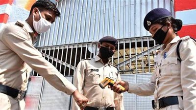 ضرب سيدة وإجبارها على حمل زوجها والطواف به لخيانتها في الهند