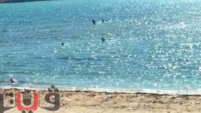 توافد المواطنين على الكورنيش وتسلل الصبية للشواطئ فى مطروح | صور