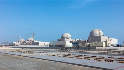 رئيس الإمارات يشيد بتشغيل محطة 