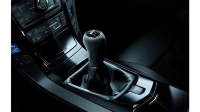 تعرف عن أهمية زر Hold أثناء القيادة العنيفة للسيارة