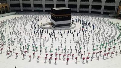 حجاج بيت الله يستعدون لإنهاء المناسك بأداء طواف الوداع