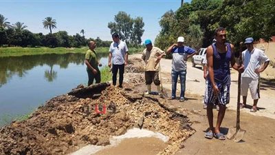 إصلاح  كسر خط المياه بطريق الترعة بفايد في الإسماعيلية