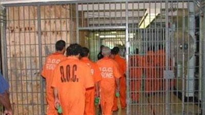 إصابة 4 أشخاص  جراء تمرد داخل سجن أمريكي