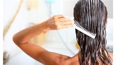 اعتمدي على ماسك العسل لتغذية الشعر في العيد